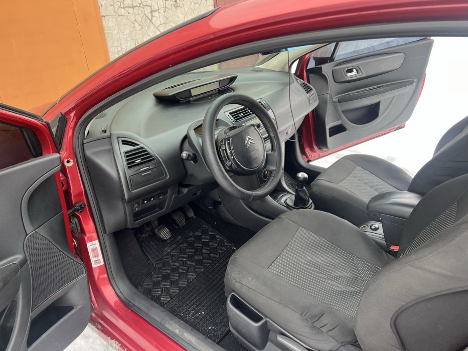 Продам власний автомобіль.