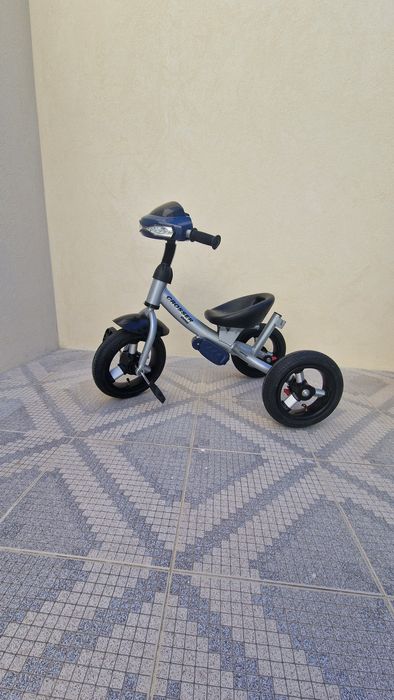 Triciclo com pneu de camera de ar