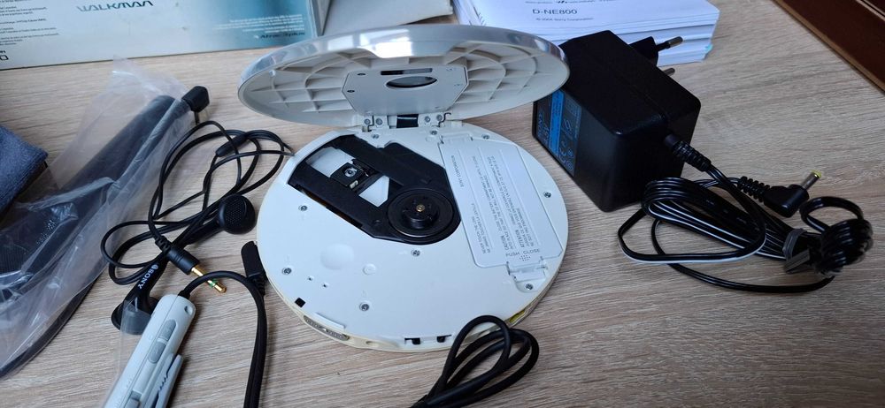 SONY D-NE800 model kolekcjonerski full box