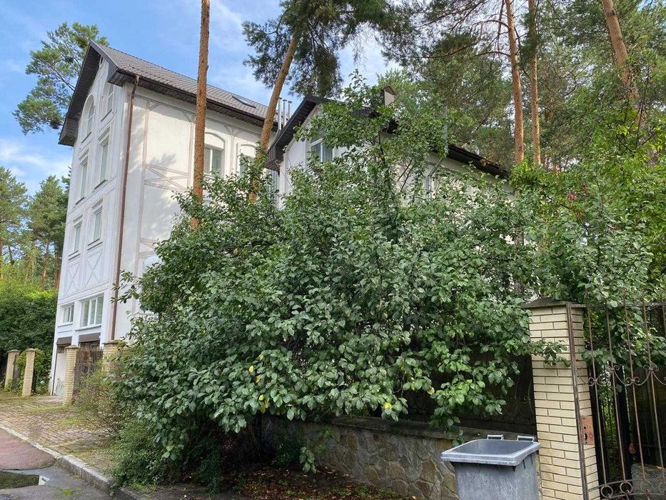 Готель на 18 номерів, Конча-Заспа, Сосновий бір.