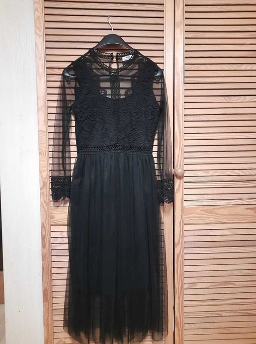 Sukienka czarna koktajlowa