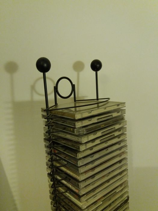 Torres para 40 CDs mais 9 CDs duplos, preta ou prateada