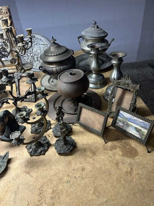 Lote de dezenas de antiguidades