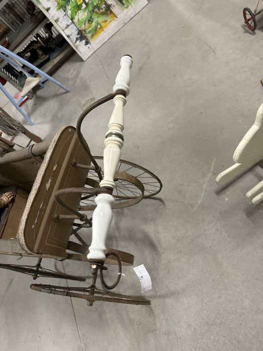 Carrinho de bebé vitoriano para restaurar