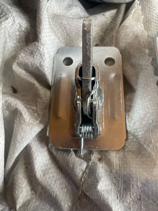 Чироз 64 грн Зажим пружинний