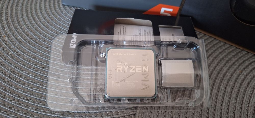 AMD Ryzen 5 2600X  + BOX