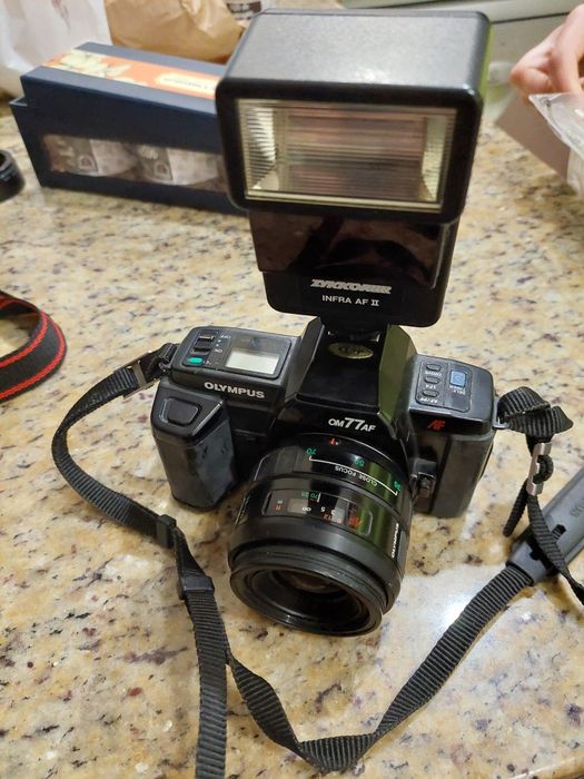 Maquina fotográfica olympus om 77 af