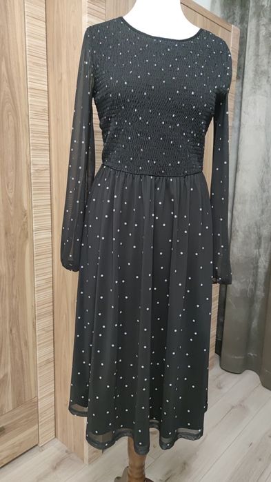 Sukienka w delikatne groszki