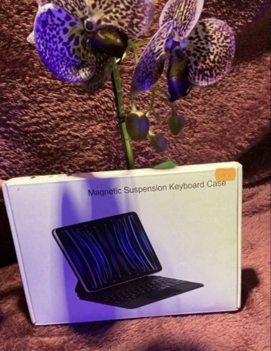Etui-klawiatura z zawiąszków  magnetyczna do tabletu