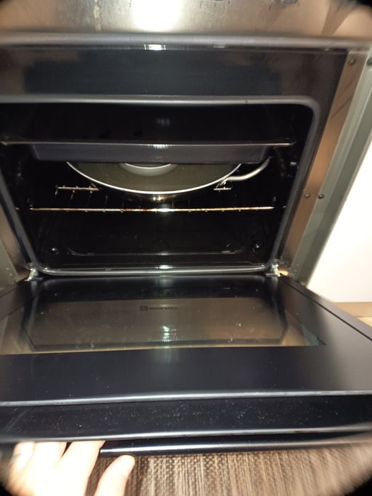 Fogão elétrico com pouco mais de 2 anos de uso