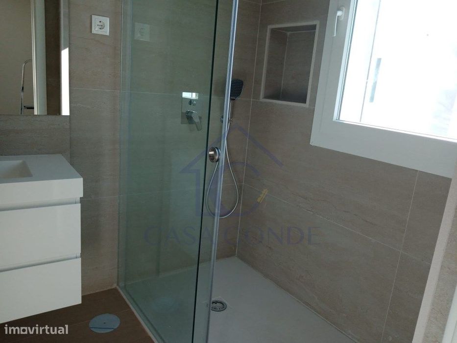 Moradia T4 Duplex com piscina, 180 m², acabamentos de luxo