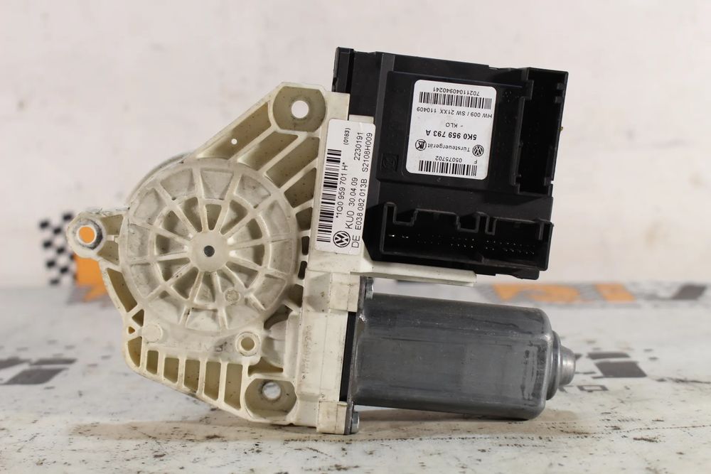Motor vidro frente esquerdo VOLKSWAGEN Scirocco (137, 138)