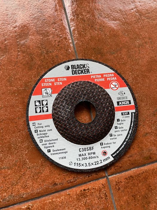 Rebarbadoras Black & Decker 115mm (650W e 710W) – como novas
