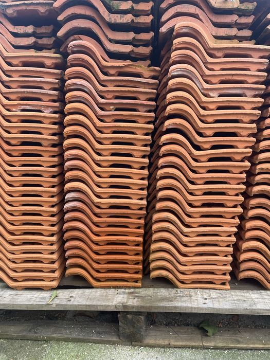 180 telhas Lusa nunca usadas