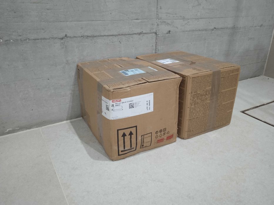 Caixa de 20UN Bucha química HIT-HY200-R 500ml