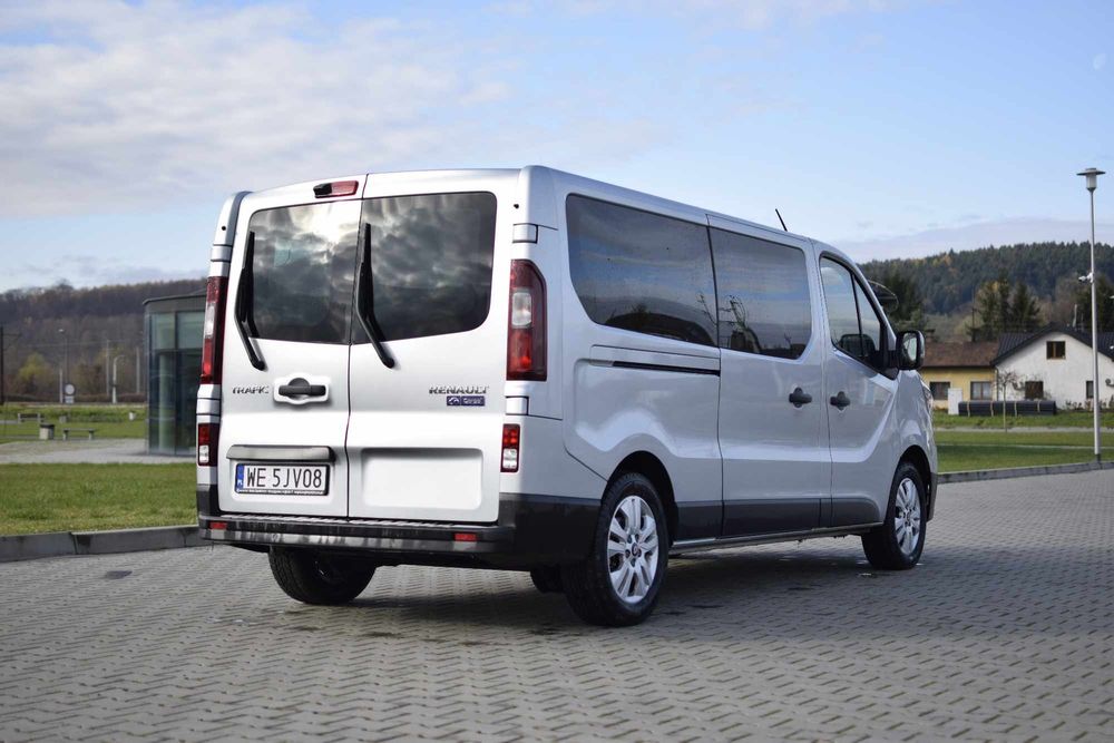 Wynajem busa 9 osobowego Renault Traffic COMBI Grand EQUILIBRE Blue