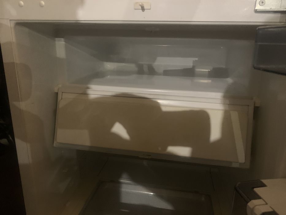 Холодильник під забудову вбудований