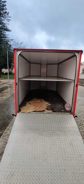 reboque de carga caixa fechada