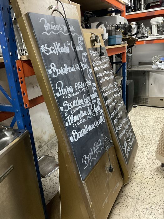 Menu de Rua ,Publicidade exterior,out , placard iluminado ,expositores