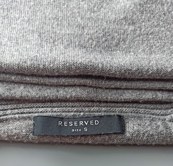 Sweter Reserved z wywijanym kołnierzem