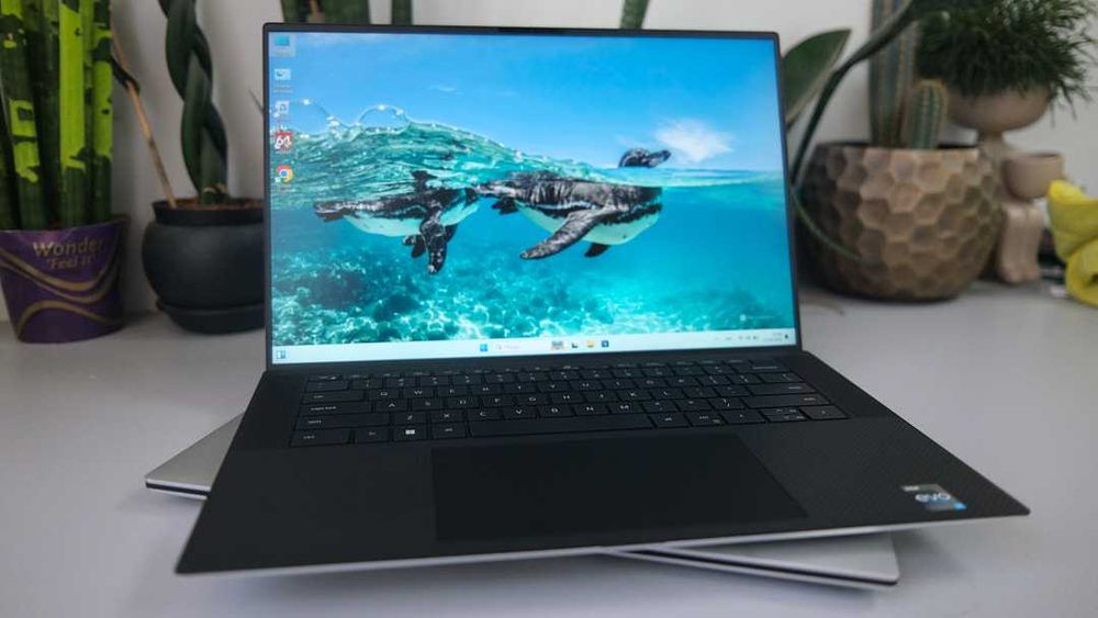 Dell XPS 15 9530 i7 -13700 H 16 gb Ram 512 SSD Intel Arc a 370M + Intel Iris Xe Супер стан