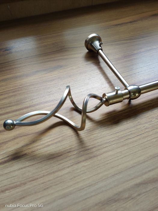 Karnisz metalowy w kolorze  srebra 240  cm