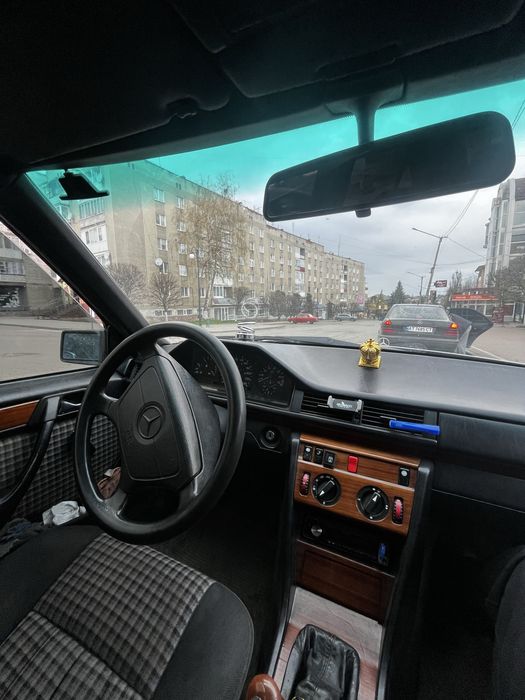 mercedes w124.