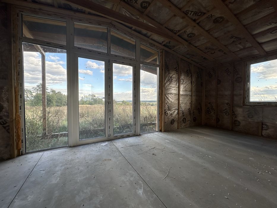 Готова локація для глемпінгу біля Києва -земля з будинками і потенціял