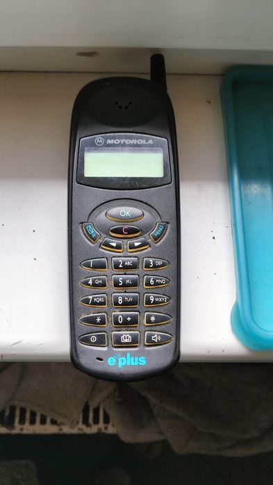 Części do starych telefonów Nokia i Motorola