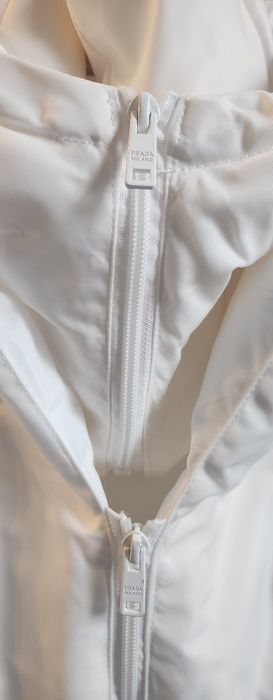 Біла Куртка     prada