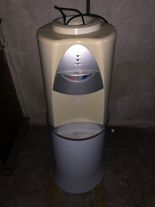 Máquina água - frio, natural e quente