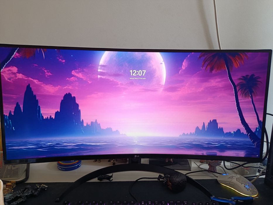 LG UltraWide Curvo de 34 polegadas 160HZ (Modelo: 34WP75C).508957908387112961