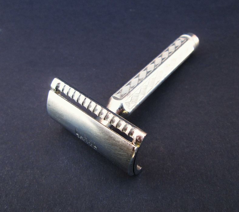 Antiga DORKO Solingen Maquina de Barbear com Lamina - Made in Germany