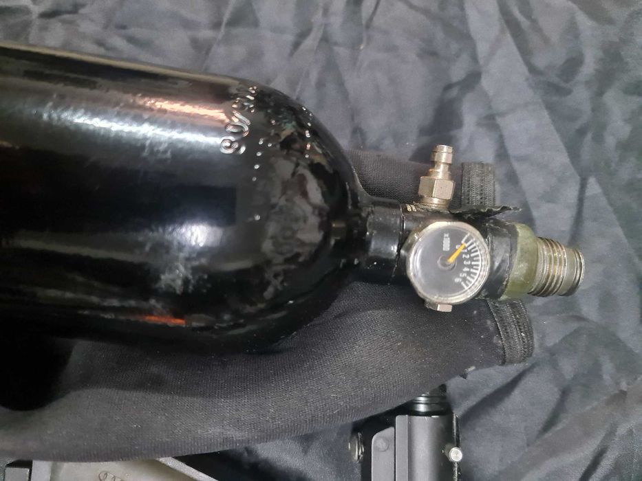 Dois marcadores Paintball + botija + material