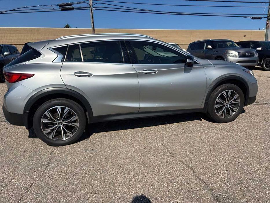 INFINITI QX30 Luxe      2019