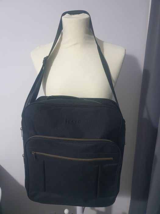 Czarna torba na ramię męska laptop pionowa wszechstronna