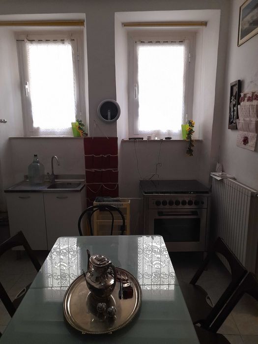 casa indipendente tre piani a fabriano italia
