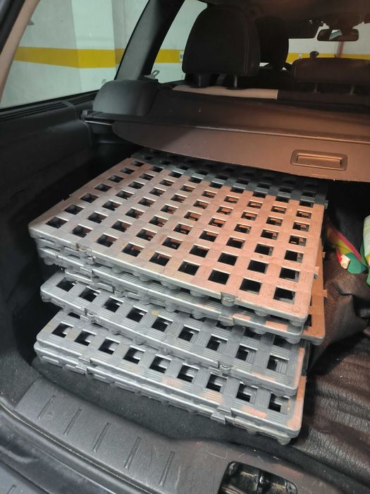 Estrado plastico cinzento