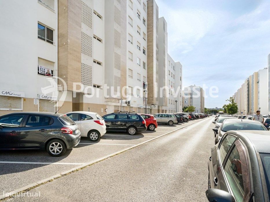 Spacious T4 Apartment in Carnaxide | Excellent Location