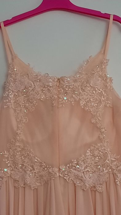 Moda damska suknie wieczorowe weselne okazjonalne.