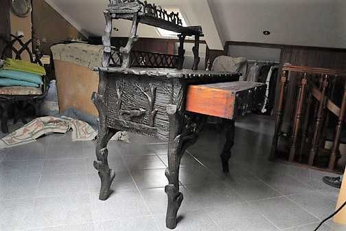 Secretaria, madeira trabalhada, Há mais 150 anos na família