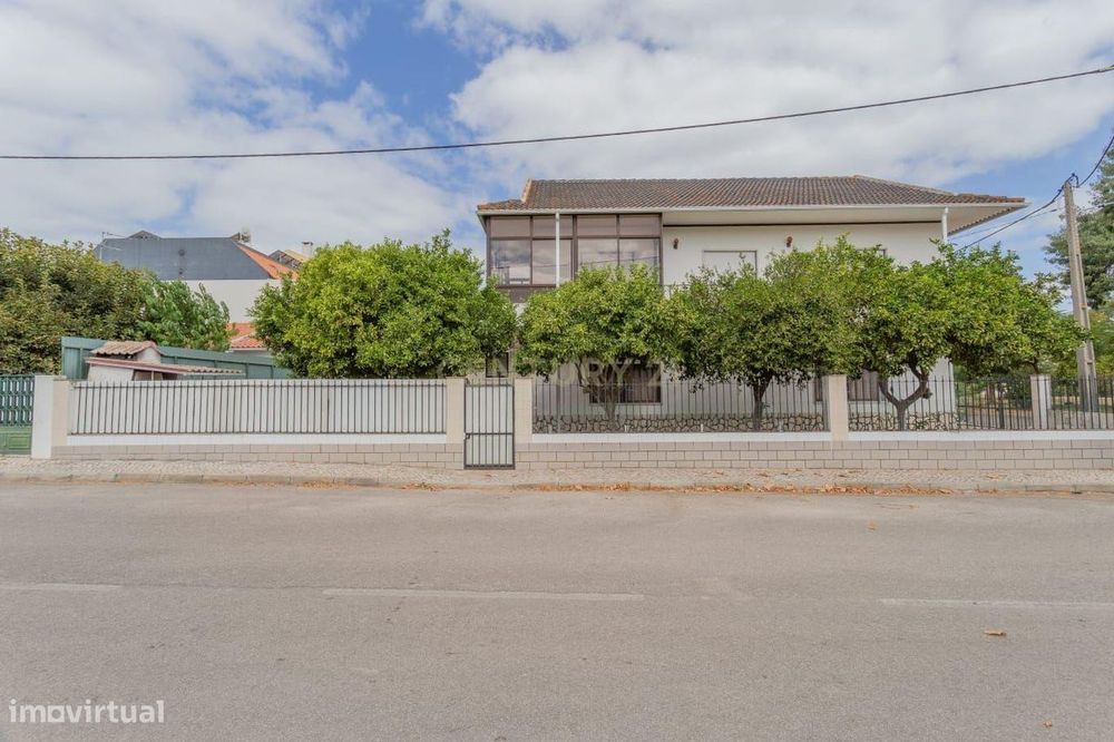 Moradia em Vale de Milhaços, Corroios - Oportunidade Única!