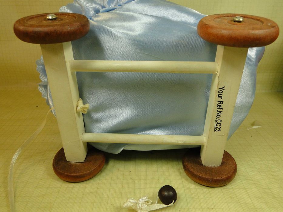 Коляска игрушеченая