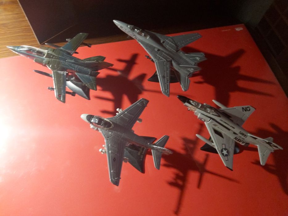 4 avioes diecast de metal