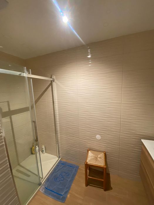 Quarto independente confortável e bem localiza
