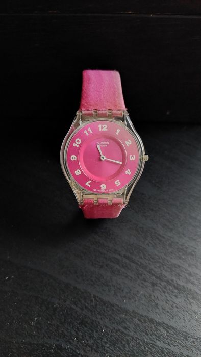 Relógio rosa choque da Swatch