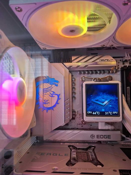 Sprzedam komputer pc gamingowy samsung 990 pro corsair ryzen 7 9700x
