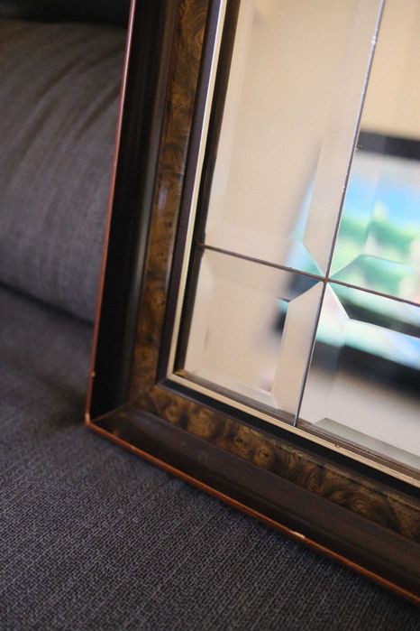 Espelho Clássico de Coleção com Presença - Cristal e Raiz de Nogueira