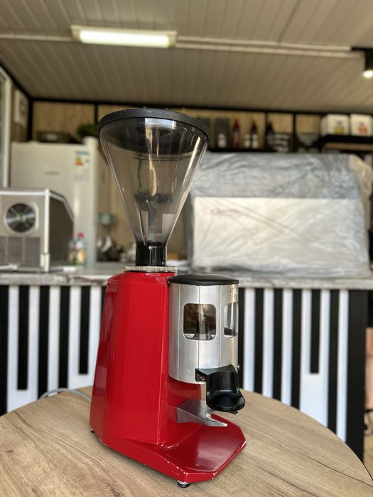Кавомолка червона італійська автоматична Mazzer Meste luigi