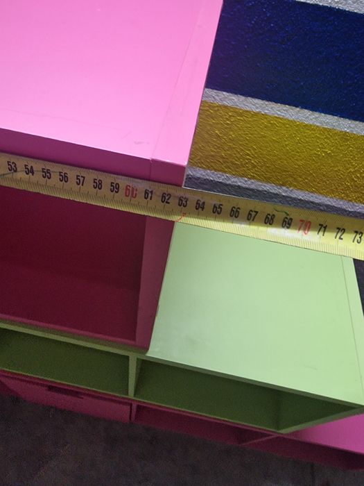 Estante modular quarto criança com quadros